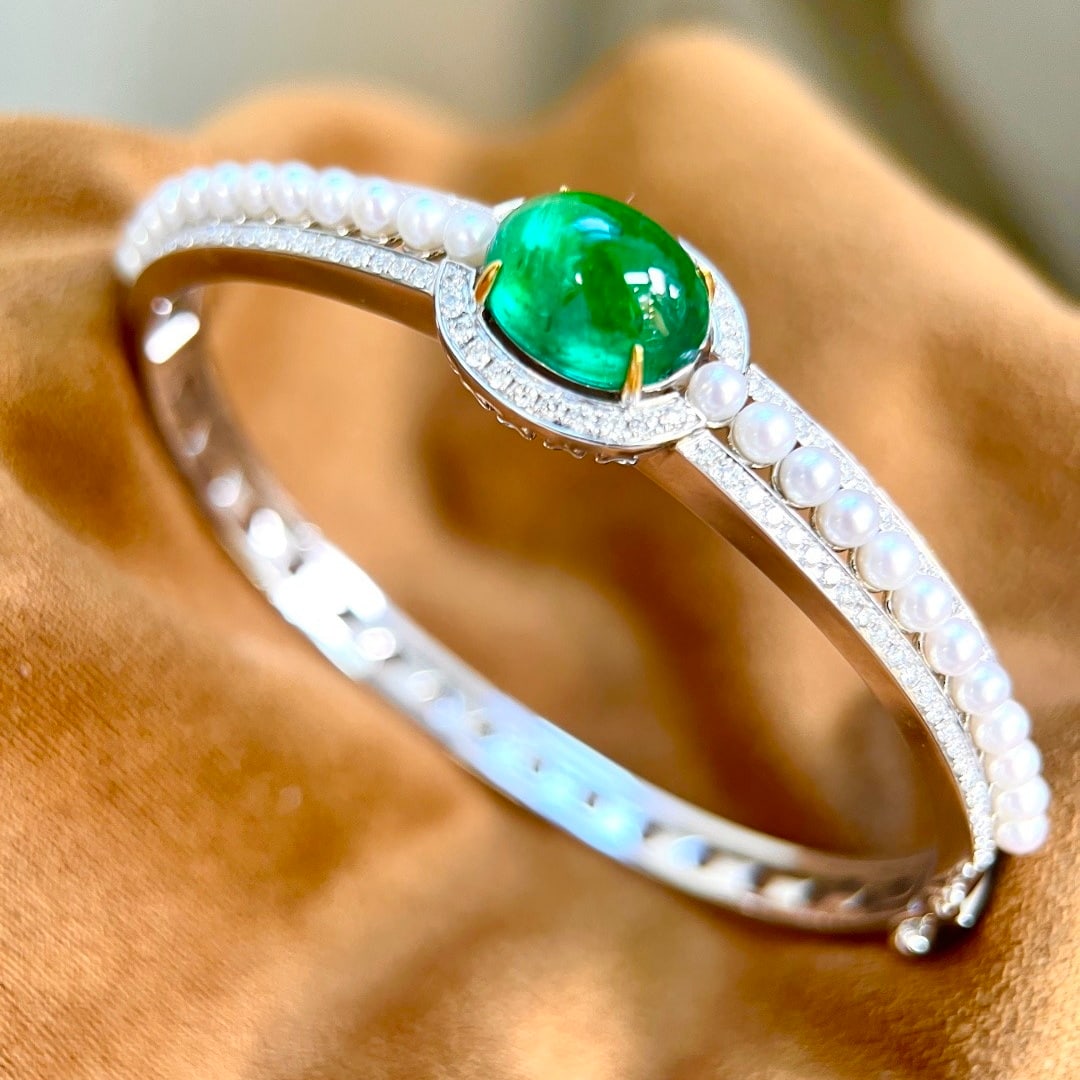 14k Gold 6.80 Ctw Vivid Green Natural Emerald & Diamond Bangle - 6
