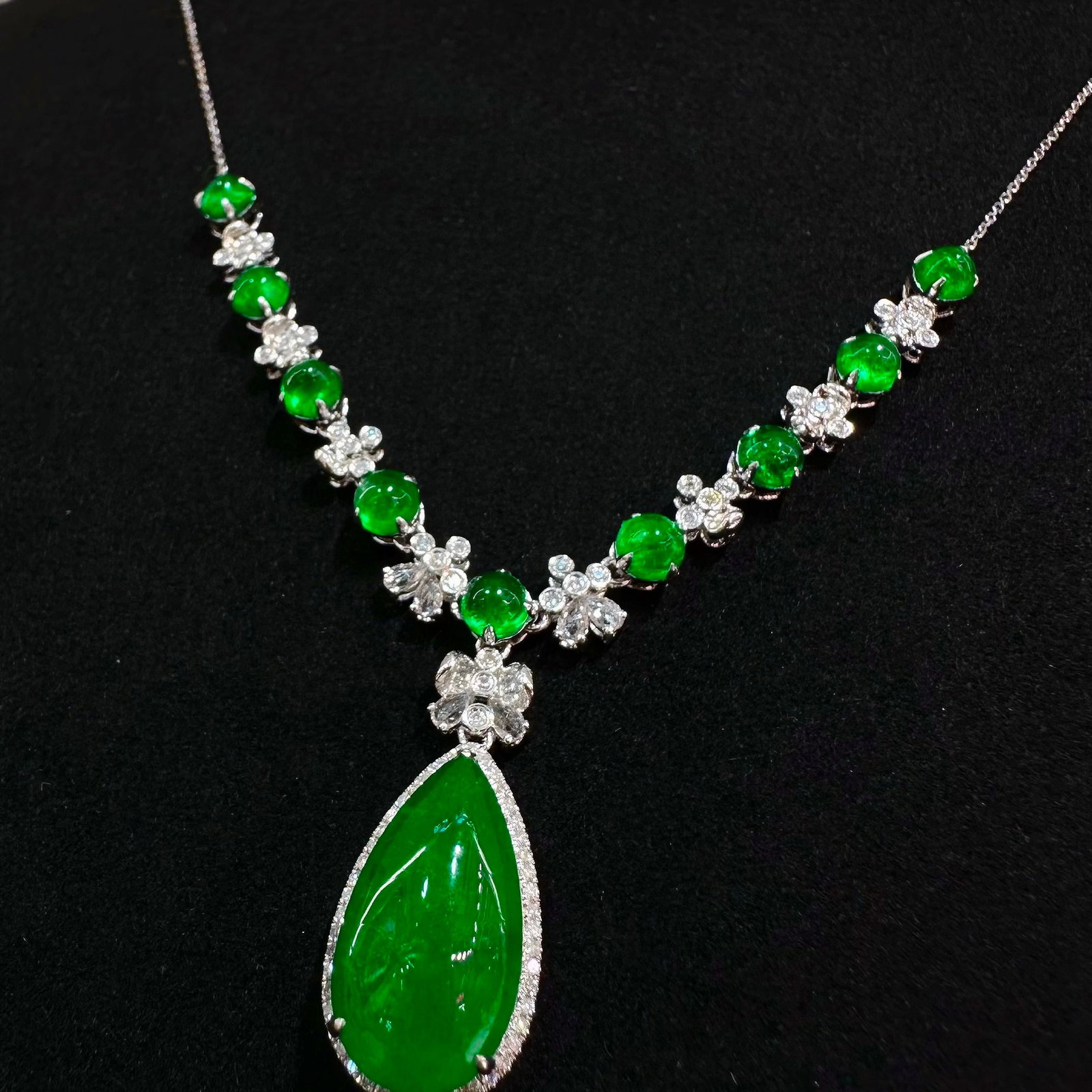 14k Gold 6.38 Ct Natural Emerald & Diamond & Sapphire Necklace - 2