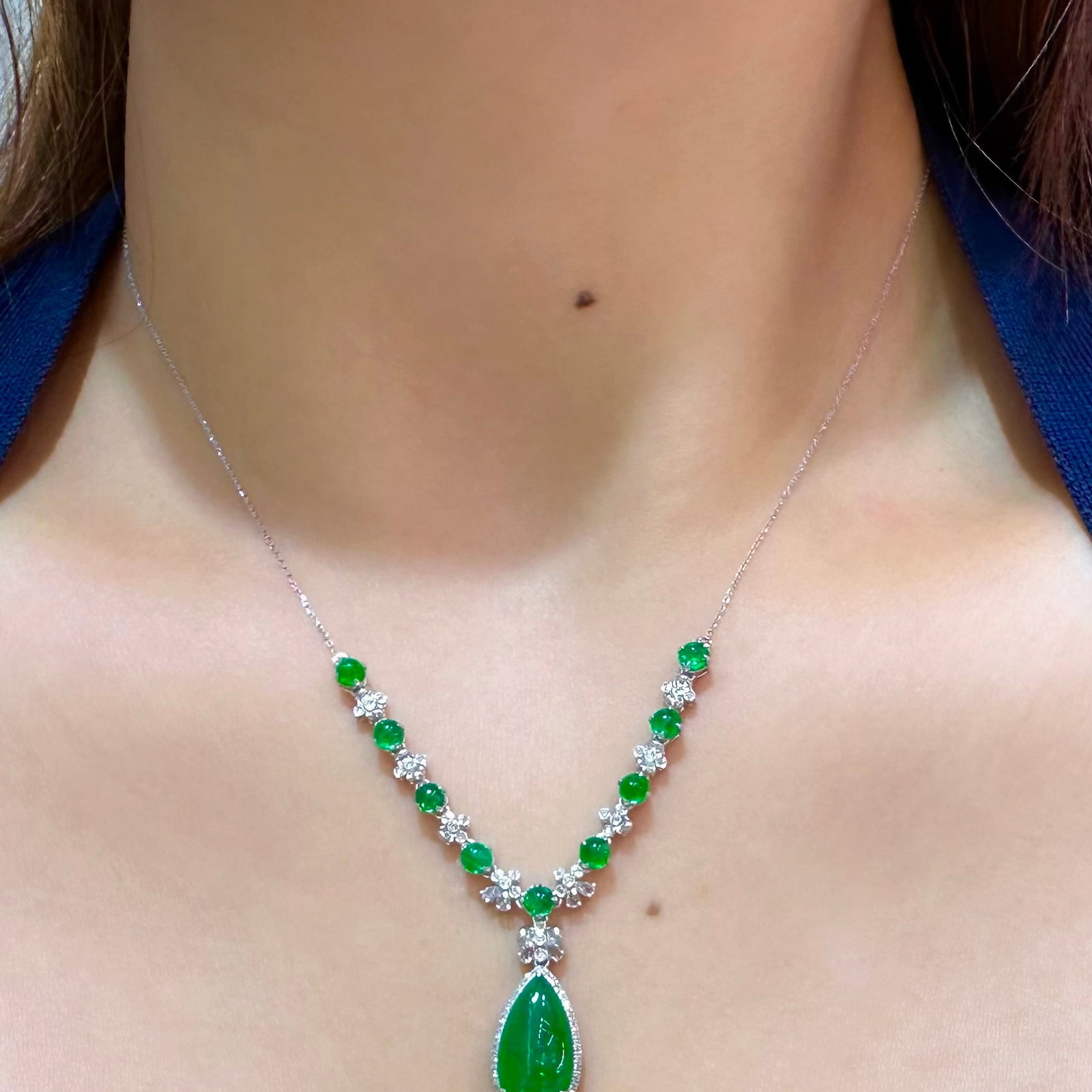 14k Gold 6.38 Ct Natural Emerald & Diamond & Sapphire Necklace - 3