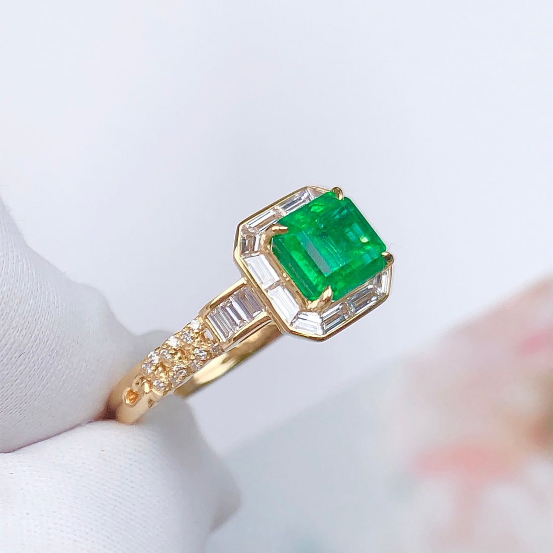 14k Gold 1.53 Ctw Vivid Green Natural Emerald & Diamond Ring - 3