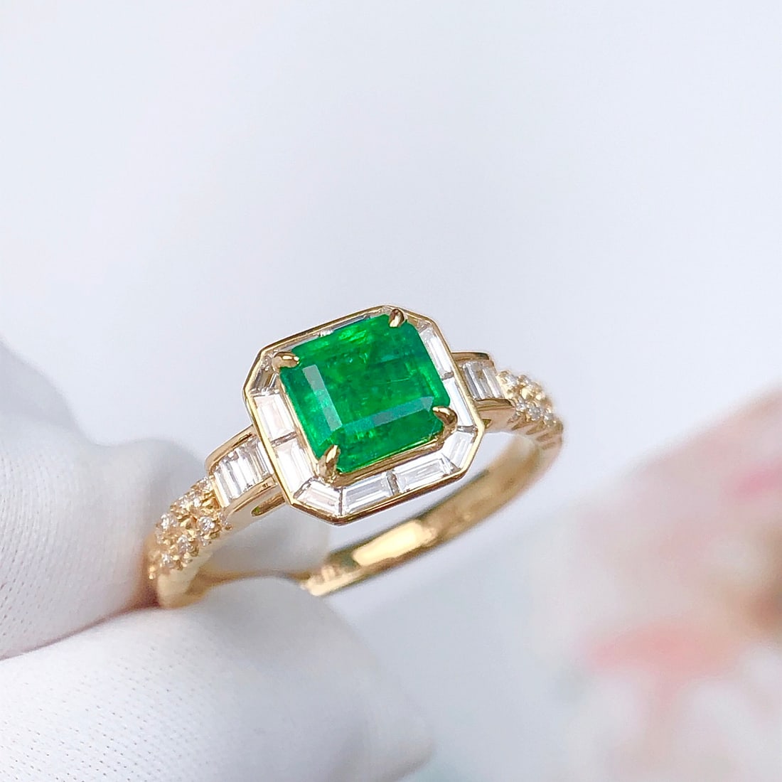 14k Gold 1.53 Ctw Vivid Green Natural Emerald & Diamond Ring - 4