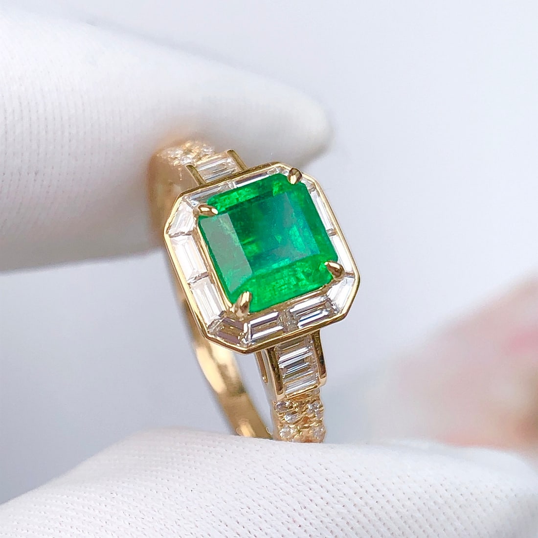 14k Gold 1.53 Ctw Vivid Green Natural Emerald & Diamond Ring - 5