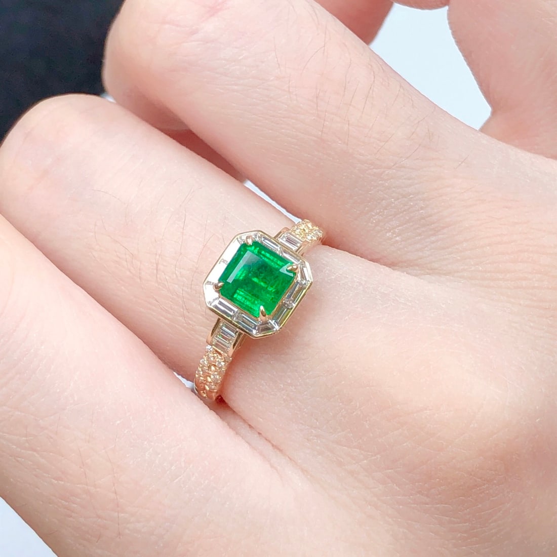 14k Gold 1.53 Ctw Vivid Green Natural Emerald & Diamond Ring - 9