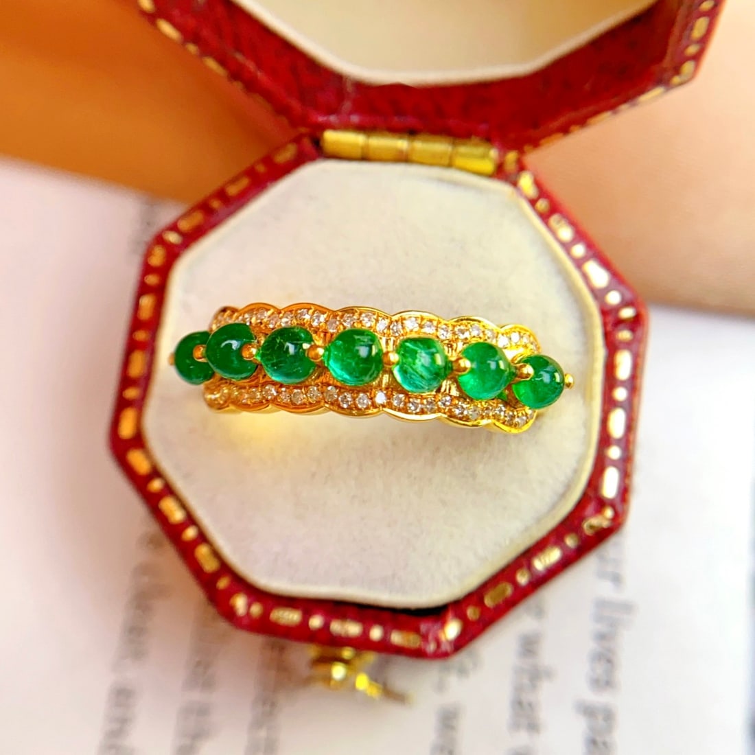 14k Gold 1.00 Ct Natural Emerald & Diamond Ring: Ref:231092357 // gold content:14k gold // ring size:7. 25us // // main gemstone:emerald // shape:round // carat weight:1. 00ct // color:green // treatment:natural // cut grade:g // // adjacent gemston