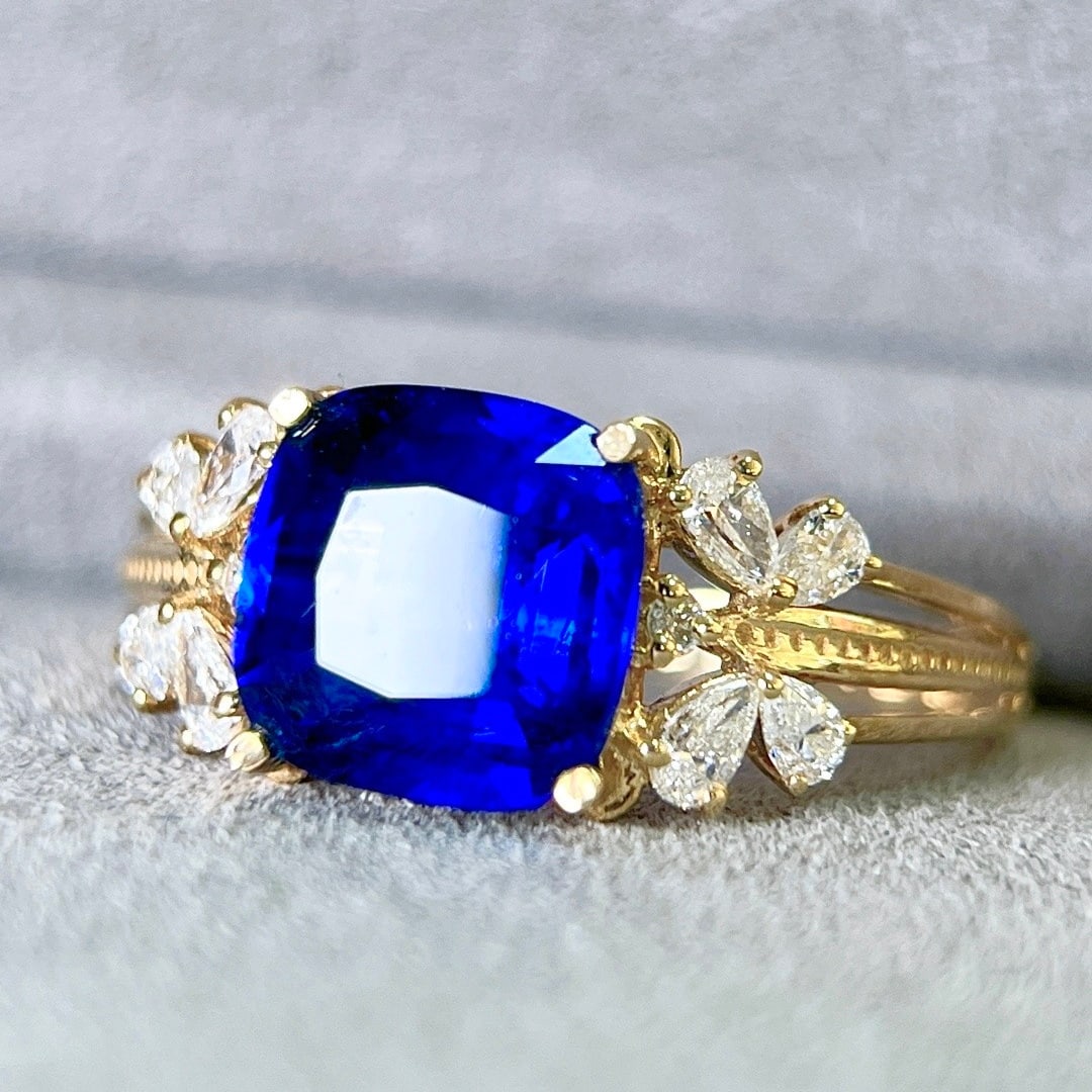 14k Gold 2.69 Ctw Natural Sapphire & Diamond Ring: Ref:231092372 // gold content:14k gold // ring size:7. 25us // // main gemstone:sapphire // shape:cushion // carat weight:2. 38ct // color:blue // treatment:natural // // adjacent gemstone 2 :