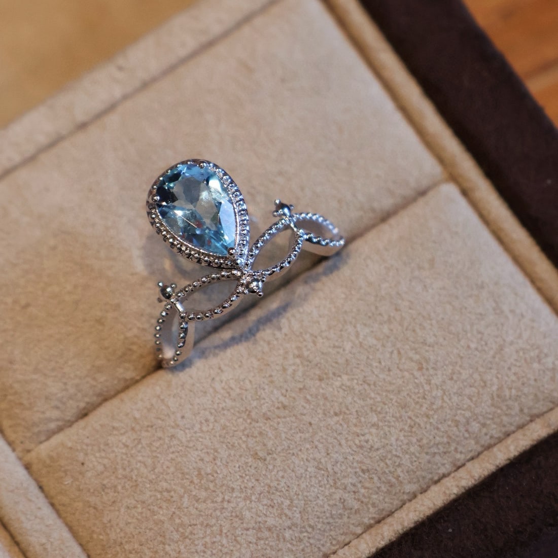 14k Gold 1 Ct Natural Aquamarine & Diamond Ring: Ref:231092375 // gold content:14k gold // ring size:7. 25us // // main gemstone:aquamarine // shape:pear // carat weight:1ct // color:blue // treatment:natural // // adjacent gemstone 2 : diamond //