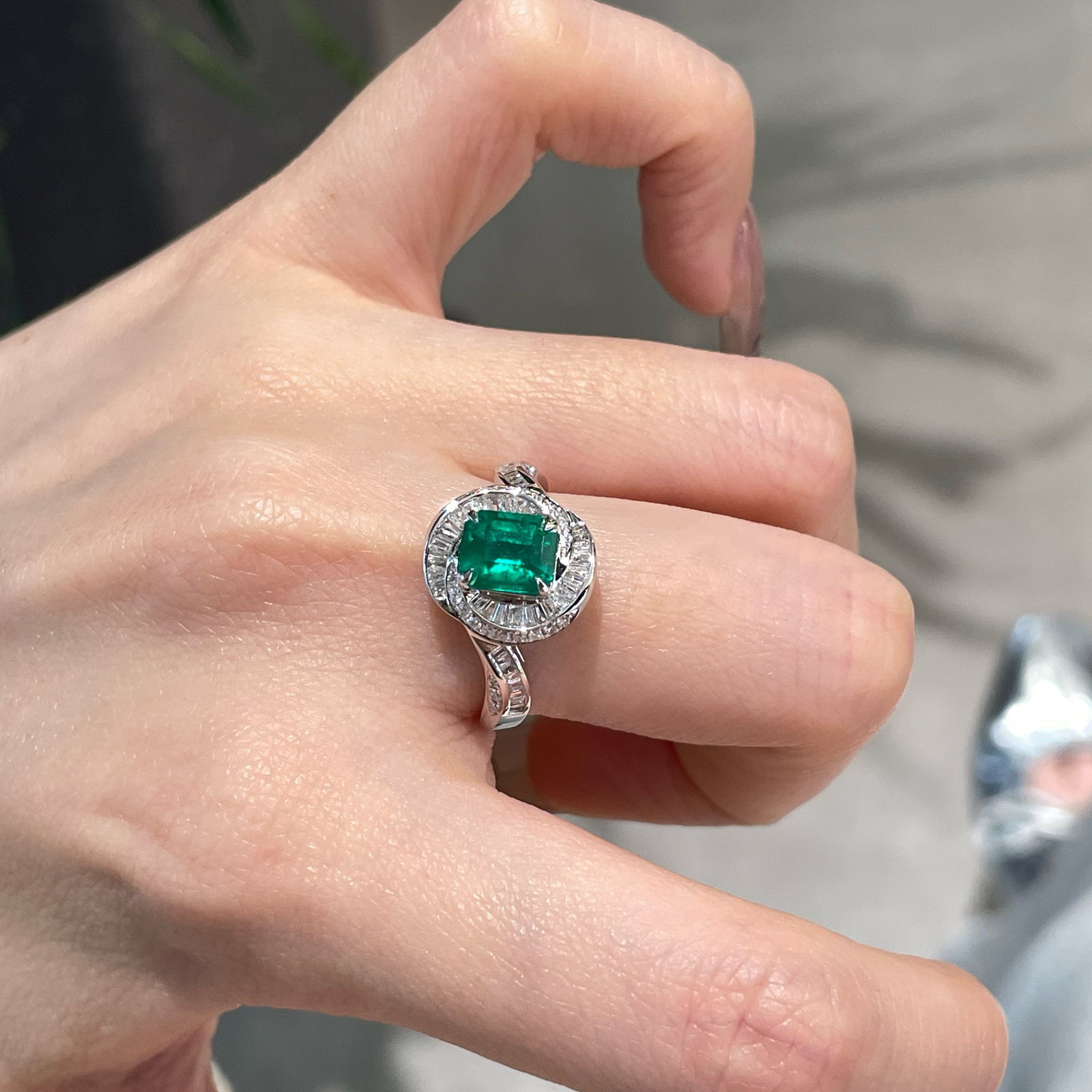 14k Gold 0.97 Ct Vivid Green Natural Emerald & Diamond Ring - 5
