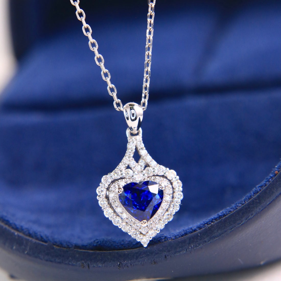 14k Gold 1.40 Ctw Natural Sapphire & Diamond Necklace: Ref:231092388 // gold content:14k gold // main gemstone:sapphire // shape:heart // carat weight:1. 12ct // color:blue // treatment:natural // // adjacent gemstone 2 : diamond // shape:round // carat