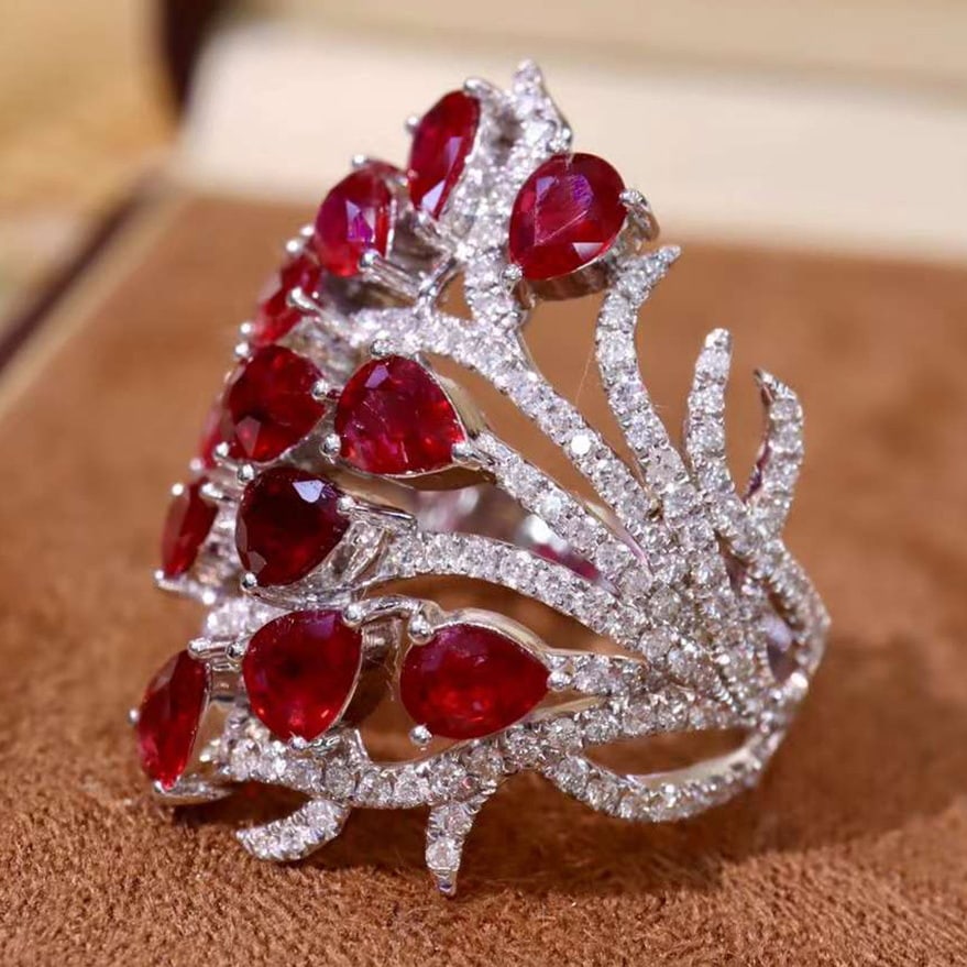 14k Gold 4.36 Ctw Natural Ruby & Diamond Ring: Ref:231092396 // gold content:14k gold // ring size:7. 25us // // main gemstone:ruby // shape:pear // carat weight:3. 61ct // color:red // treatment:natural // // adjacent gemstone 2 : diamond //
