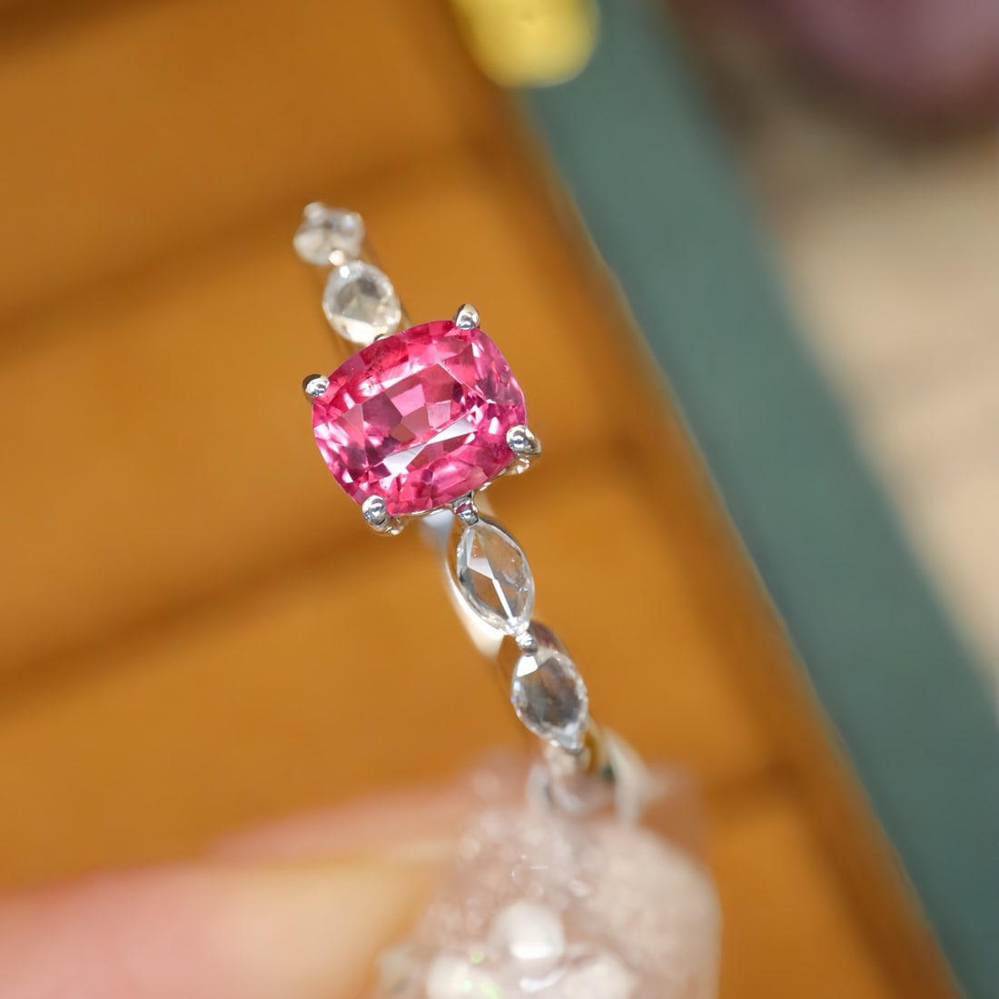 14k Gold 0.75 Ctw Natural Spinel & Diamond Ring - 2