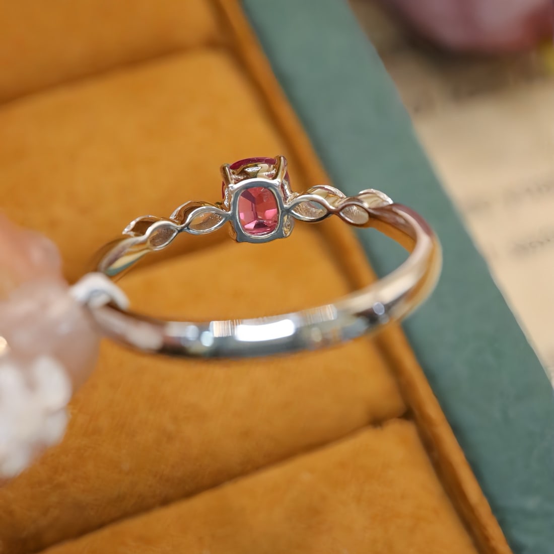 14k Gold 0.75 Ctw Natural Spinel & Diamond Ring - 4