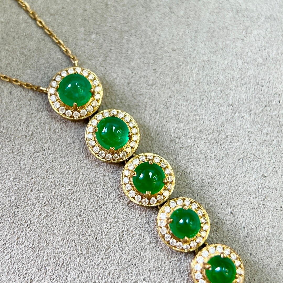 14k Gold 3.10 Ctw Vivid Green Natural Emerald & Diamond Necklace: Ref:231092398 // gold content:14k gold // main gemstone:emerald // shape:round // carat weight:2. 50ct // color:vivid green // treatment:natural // cut grade:g // // adjacent gemstone 2 : diamond //