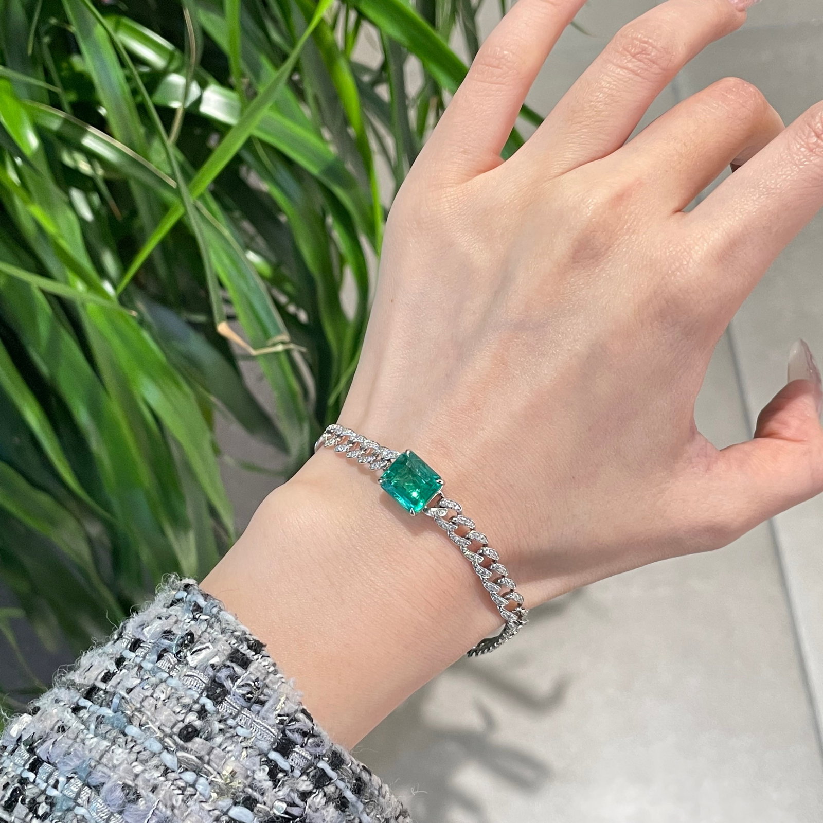 14k Gold 5.61 Ctw Vivid Green Natural Emerald & Diamond Bracelet - 4
