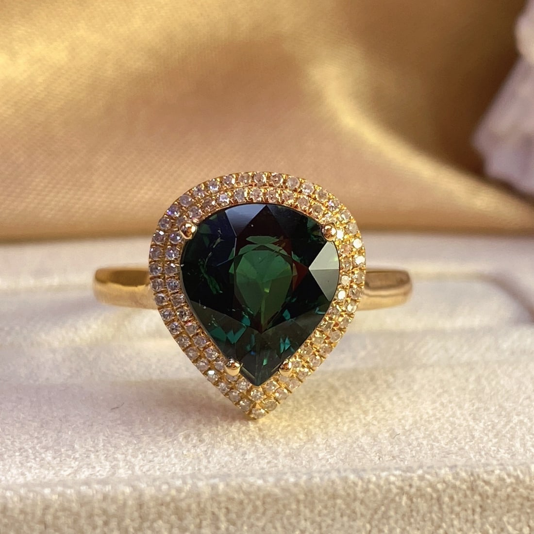 14k Gold 2.42 Ct Natural Tourmaline & Diamond Ring: Ref:231092414 // gold content:14k gold // ring size:7. 25us // // main gemstone:tourmaline // shape:pear // carat weight:2. 42ct // color:green // treatment:natural // // adjacent gemstone 2 : diamond