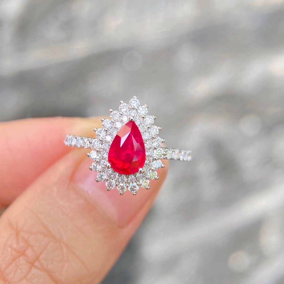 14k Gold 1.56 Ctw Natural Ruby & Diamond Ring: Ref:231092426 // gold content:14k gold // ring size:7. 25us // // main gemstone:ruby // shape:pear // carat weight:1. 01ct // color:red // treatment:natural // // adjacent gemstone 2 : diamond //