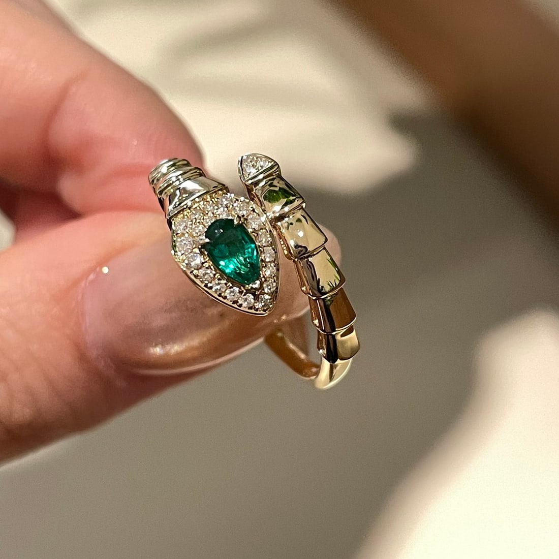 14k Gold 0.2 Ct Vivid Green Natural Emerald & Diamond Ring - 3