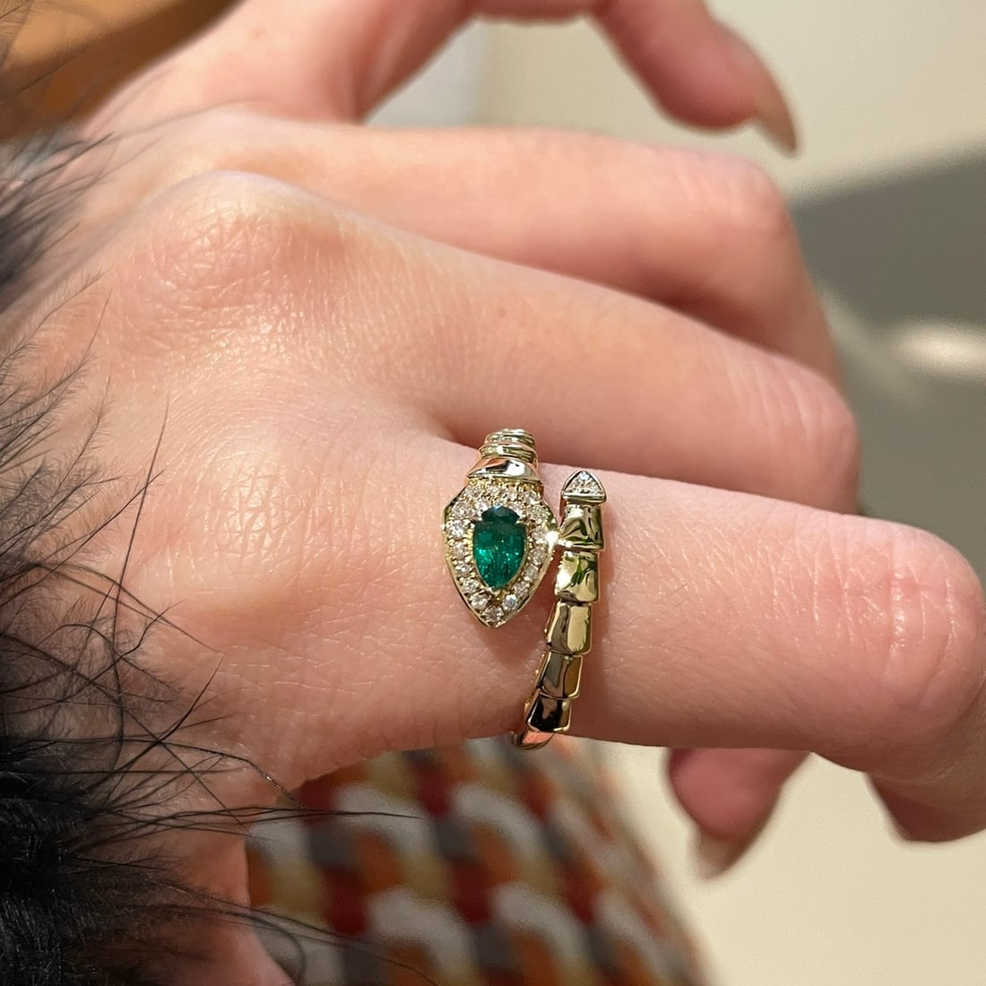 14k Gold 0.2 Ct Vivid Green Natural Emerald & Diamond Ring - 8