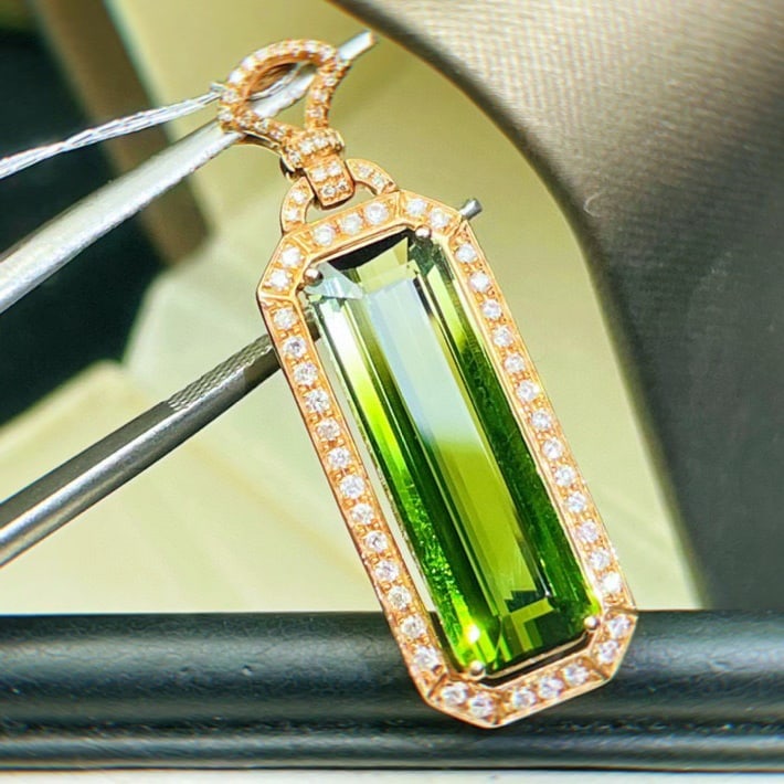 14k Gold 7.65 Ct Natural Tourmaline & Diamond Pendant( Without Chain ): Ref:231092432 // gold content:14k gold // main gemstone:tourmaline // shape:octagonal // carat weight:7. 65ct // color:green // treatment:natural // // adjacent gemstone 2 : diamond // shape:round //