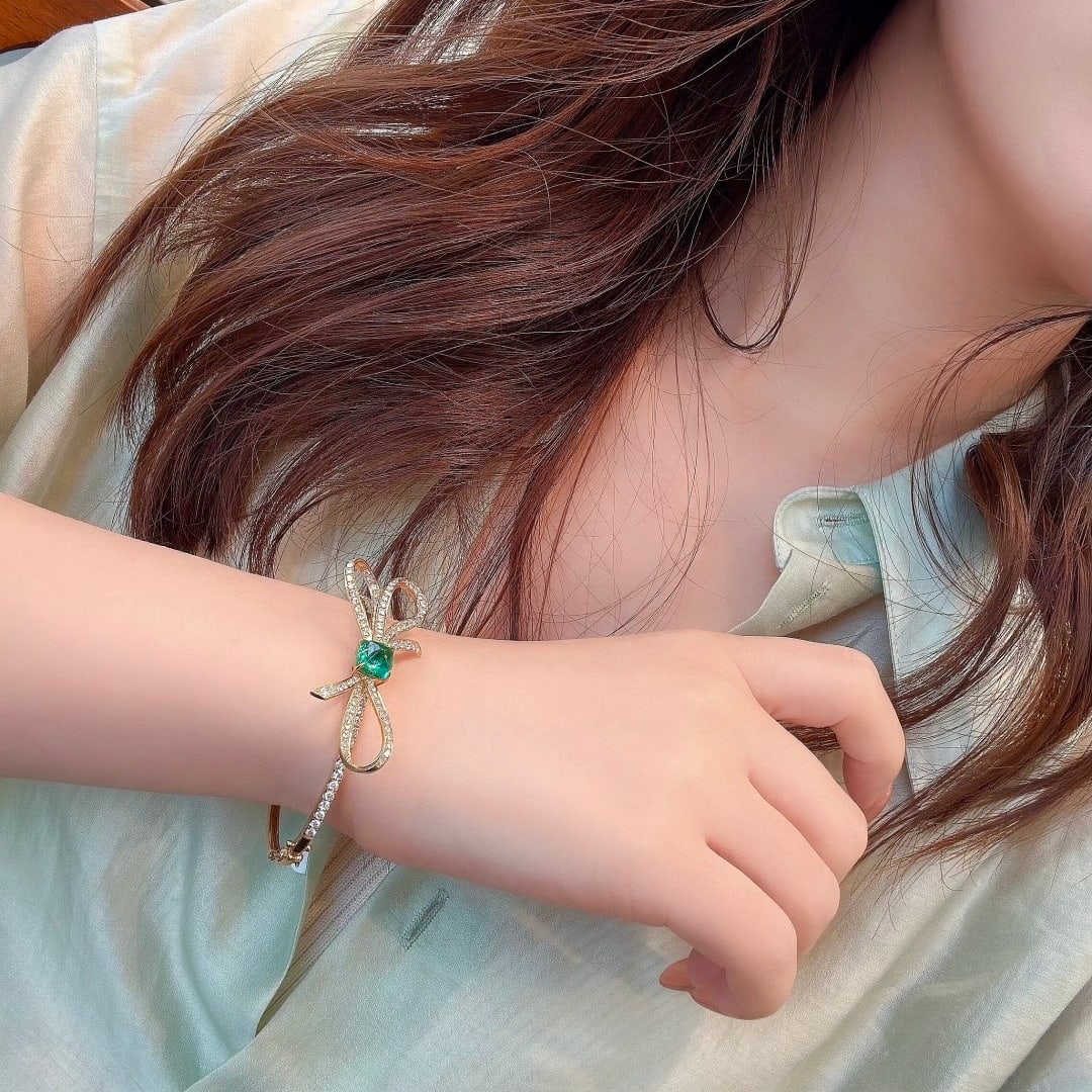 14k Gold 4.30 Ctw Natural Emerald & Diamond Bangle - 4