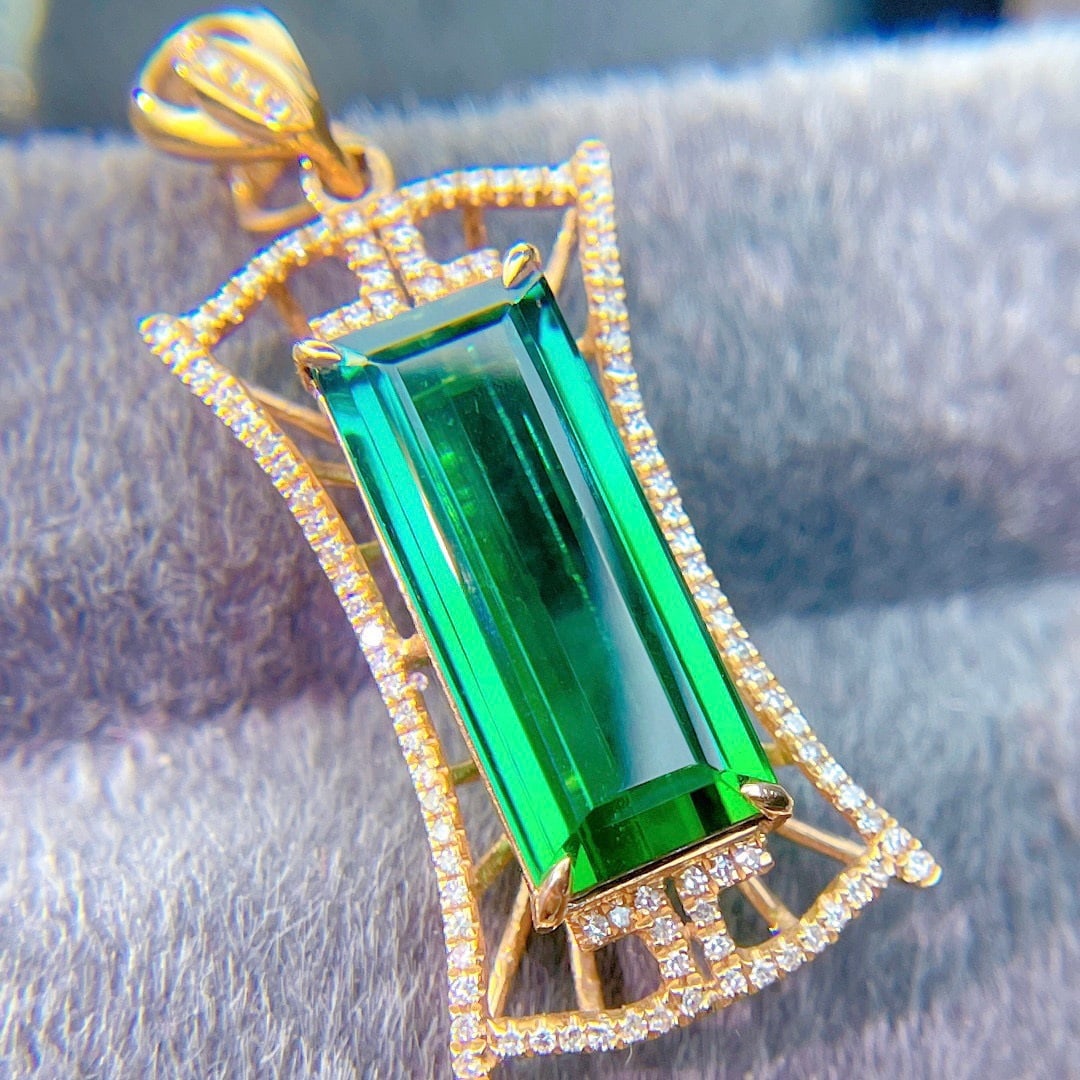 14k Gold 6.6 Ct Natural Tourmaline & Diamond Pendant( Without Chain ): Ref:231092436 // gold content:14k gold // main gemstone:tourmaline // shape:octagonal // carat weight:6. 6ct // color:green // treatment:natural // // adjacent gemstone 2 : diamond // shape:round //
