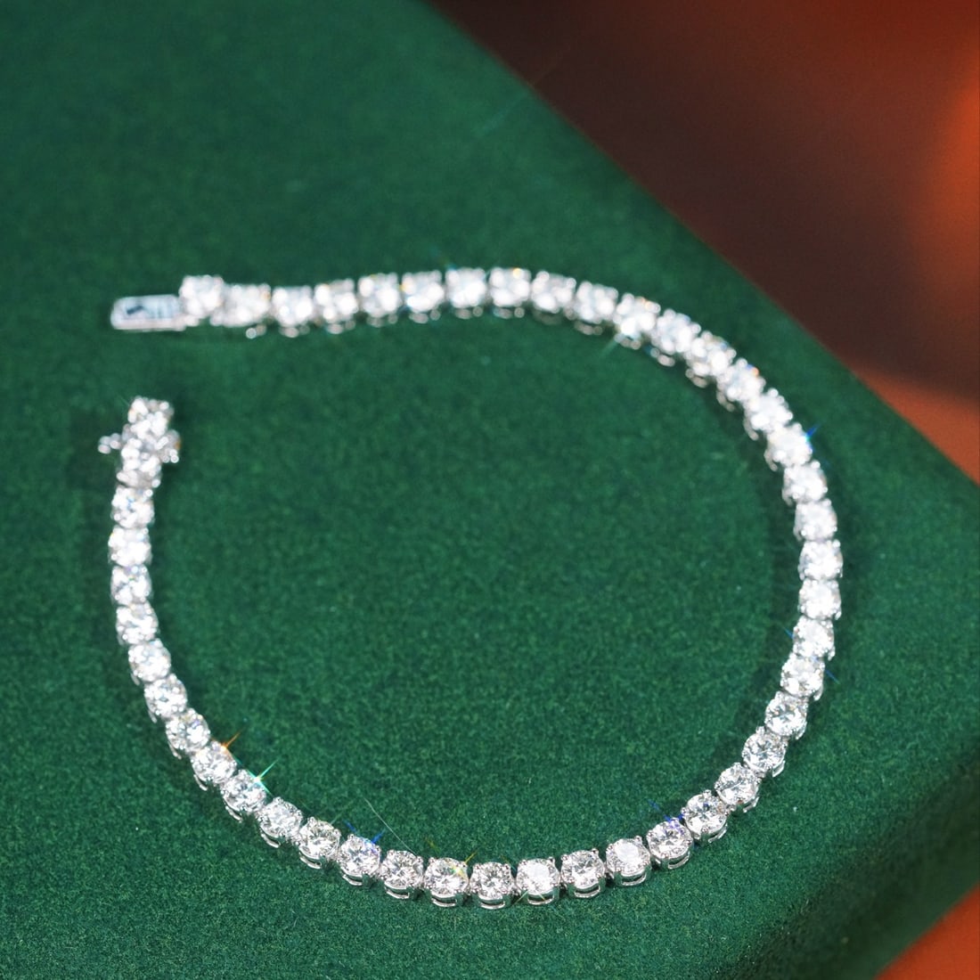 14k Gold 5.00 Ct Natural H Diamond Bracelet: Ref:231092445 // gold content:14k gold // main gemstone:diamond // shape:round // carat weight:5. 00ct // clarity grade:vs-si // color:h // treatment:natural // cut grade:g // Condition: New Low Estim