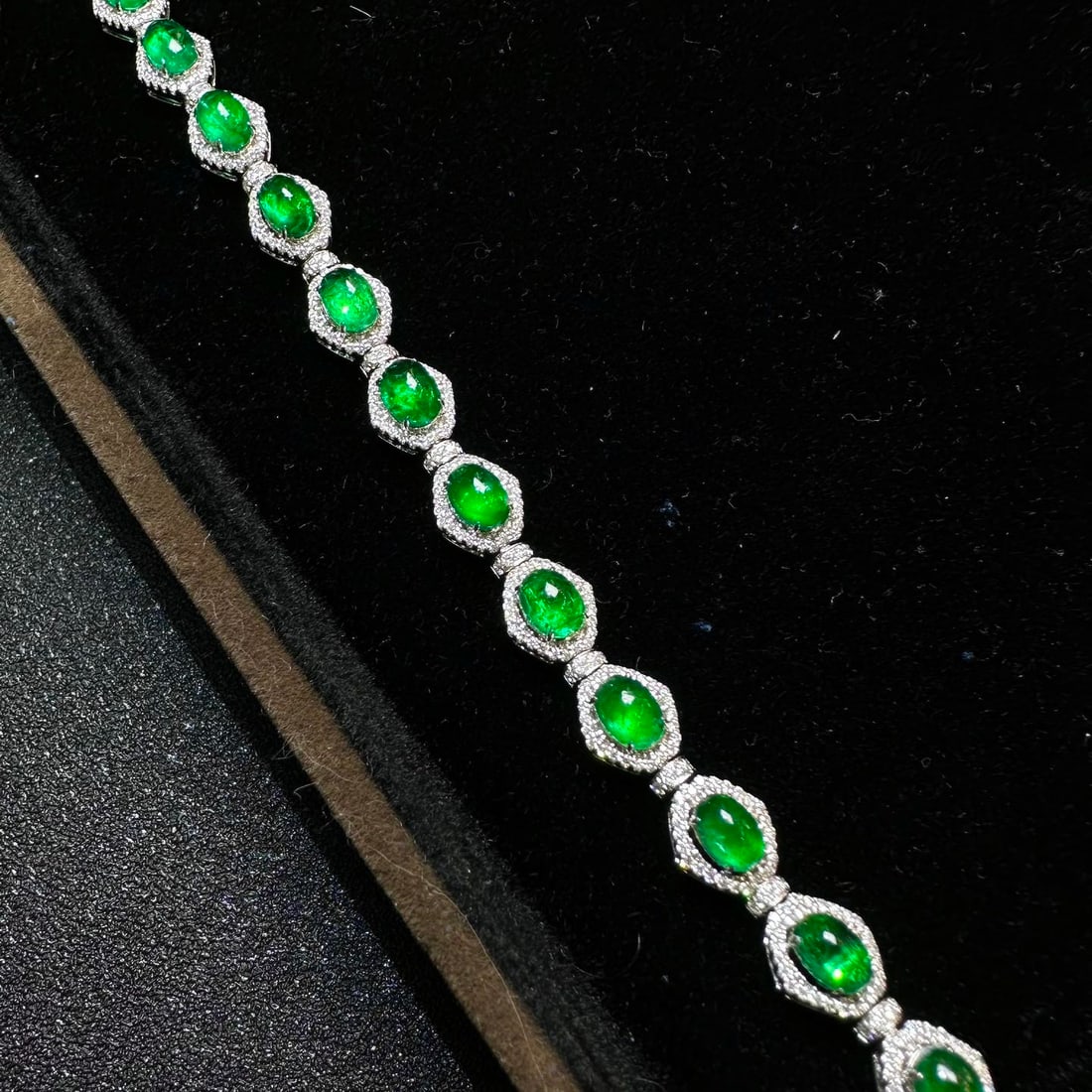 14k Gold 8.93 Ctw Vivid Green Natural Emerald & Diamond Bracelet - 2
