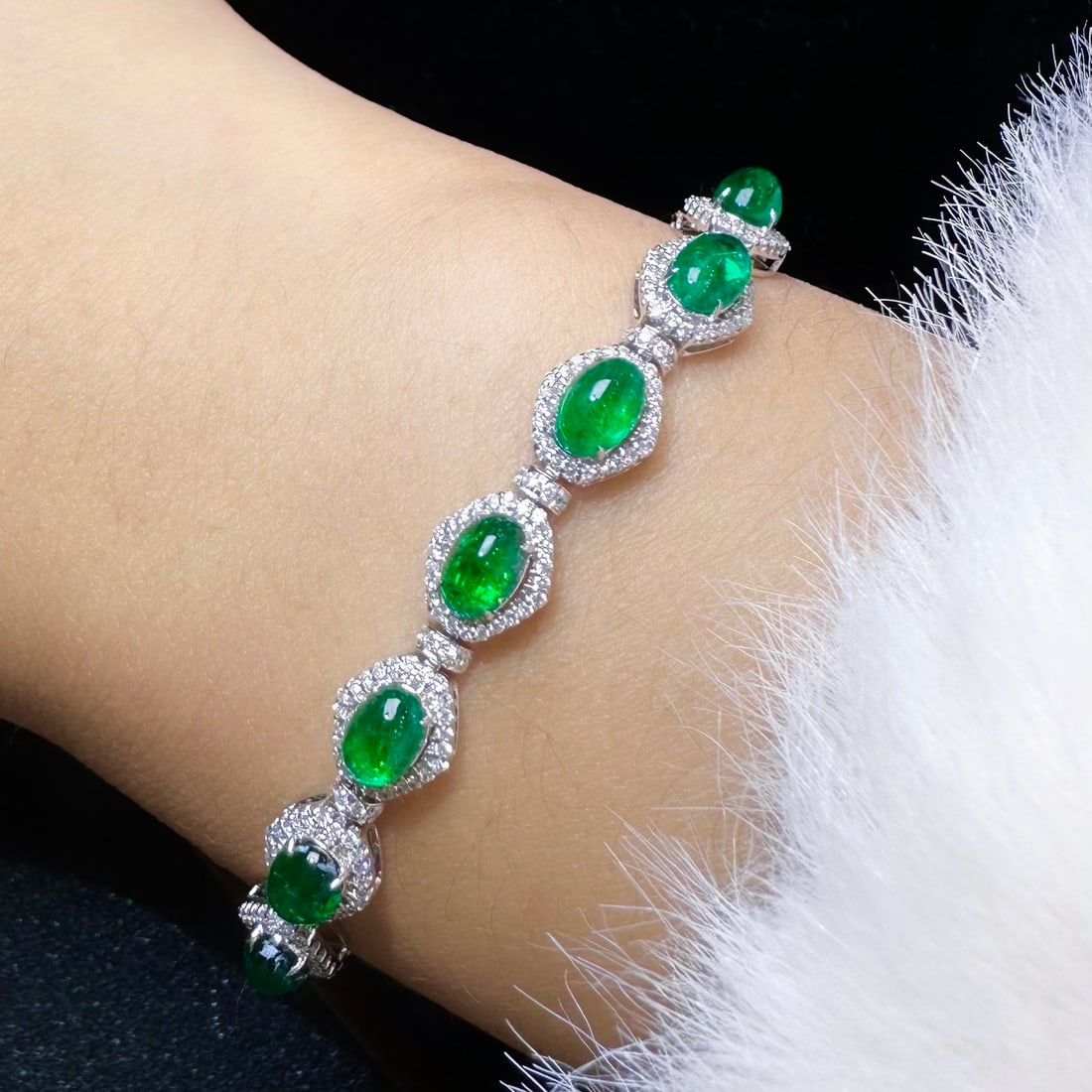 14k Gold 8.93 Ctw Vivid Green Natural Emerald & Diamond Bracelet - 3