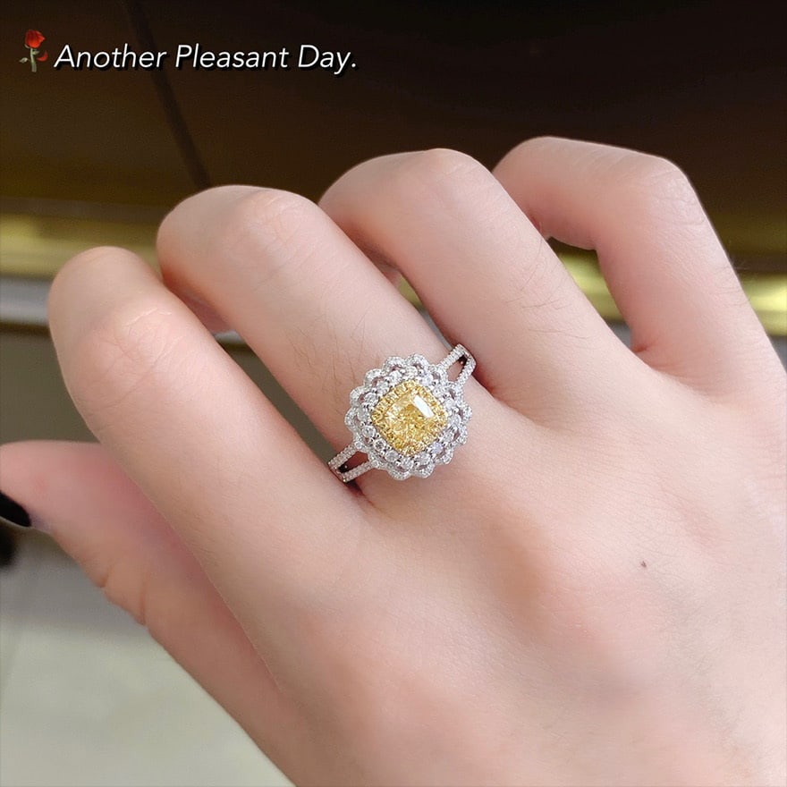 14k Gold 0.98 Ctw Natural Yellow Diamond & Diamond Ring - 4