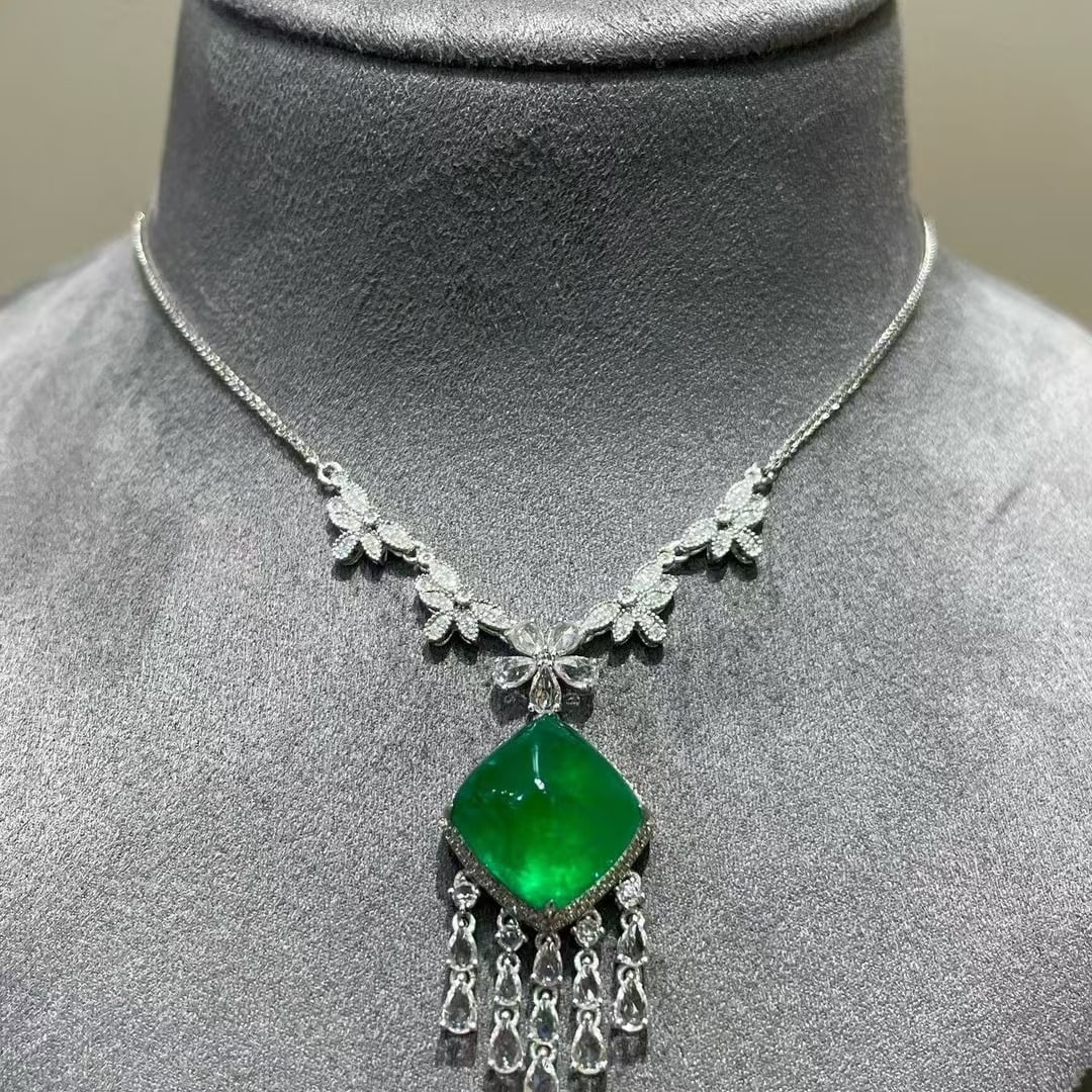 14k Gold 8.68 Ct Natural Emerald & Diamond & Sapphire Necklace: Ref:231093059 // gold content:14k gold // main gemstone:emerald // shape:sugar-loaf // carat weight:8. 68ct // color:green // treatment:natural // // adjacent gemstone 2 : diamond // shape:round //