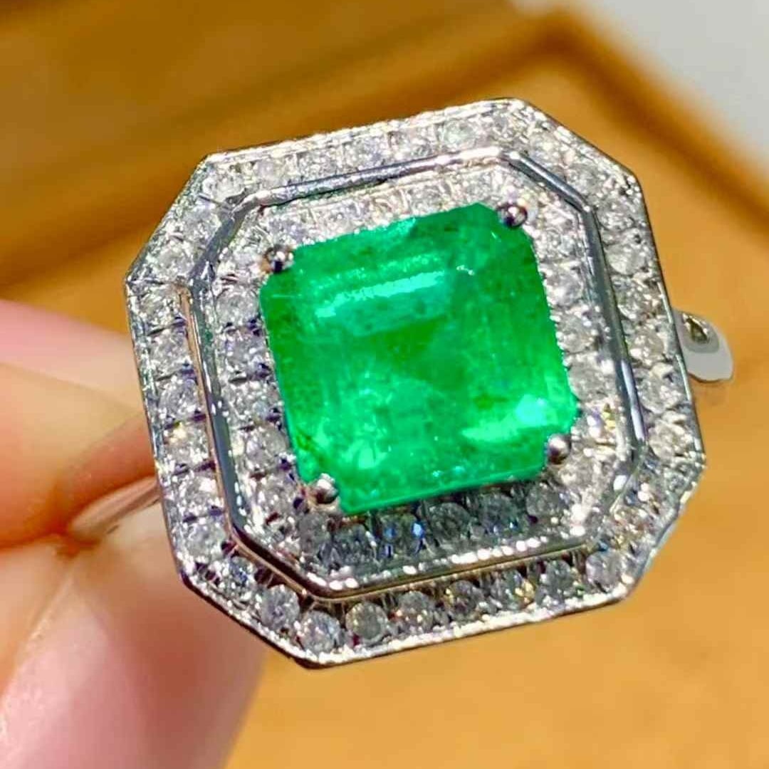 14k Gold 1.6 Ct Natural Emerald & Diamond Ring: Ref:231093110 // gold content:14k gold // ring size:7. 25us // // main gemstone:emerald // shape:octagonal // carat weight:1. 6ct // color:green // treatment:natural // // adjacent gemstone 2 :
