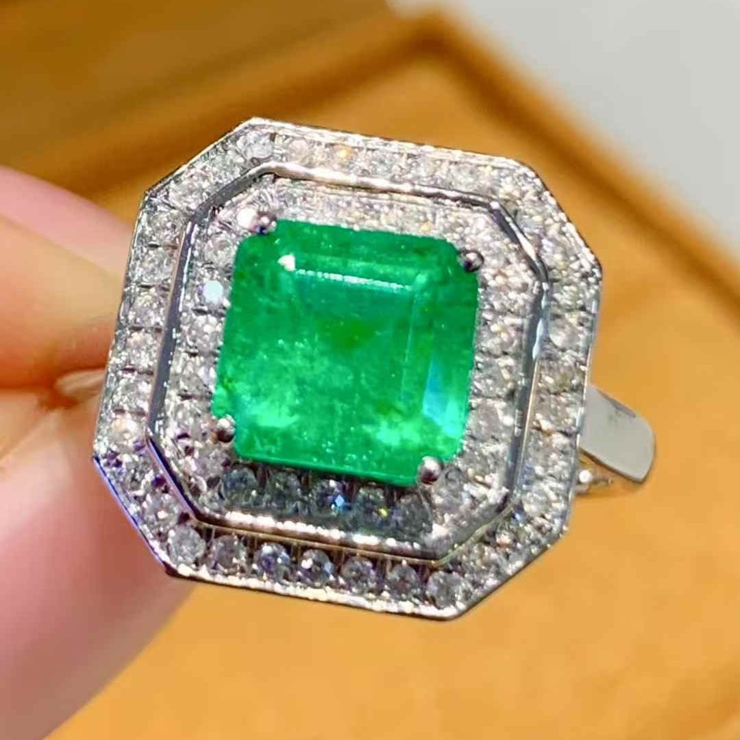 14k Gold 1.6 Ct Natural Emerald & Diamond Ring - 2