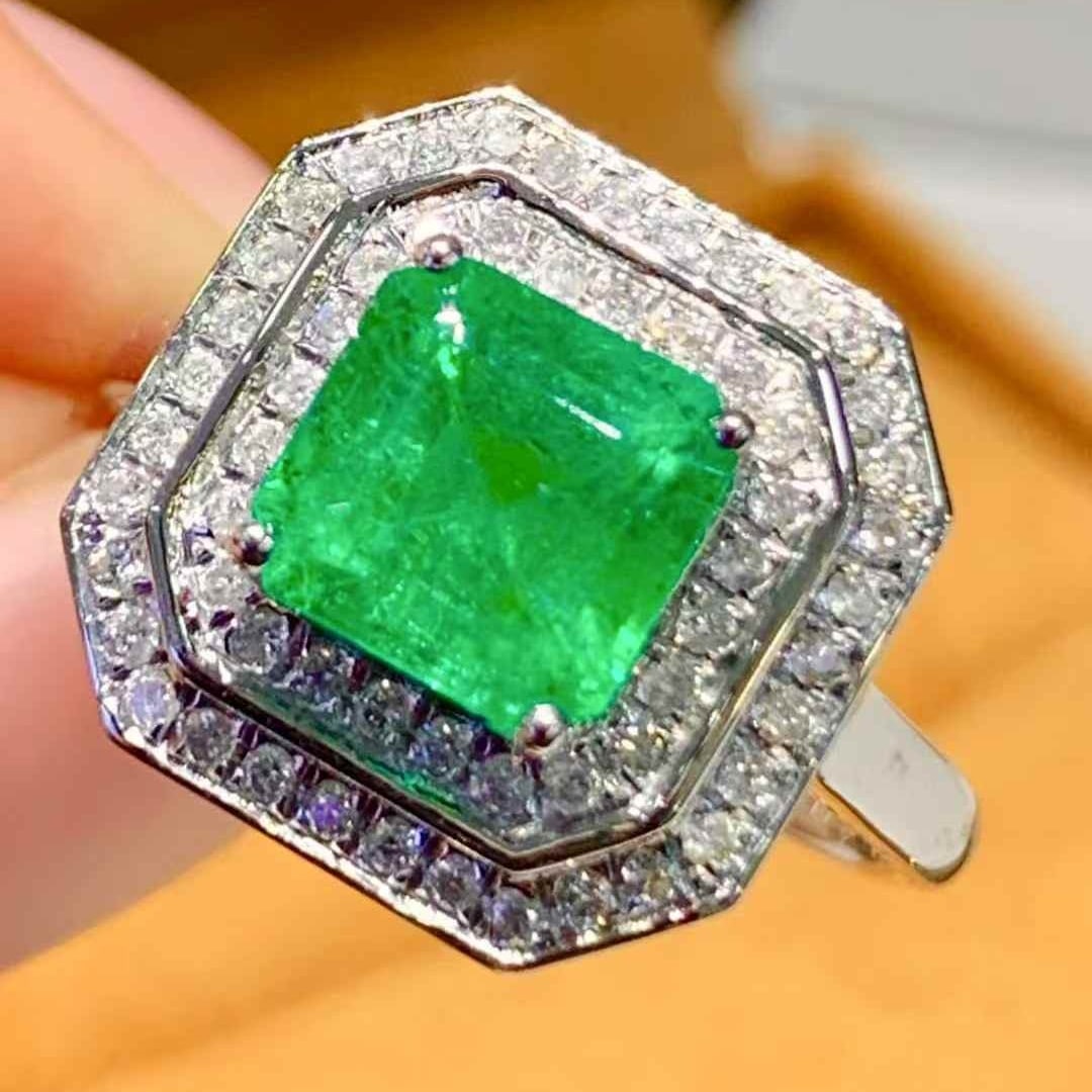 14k Gold 1.6 Ct Natural Emerald & Diamond Ring - 3