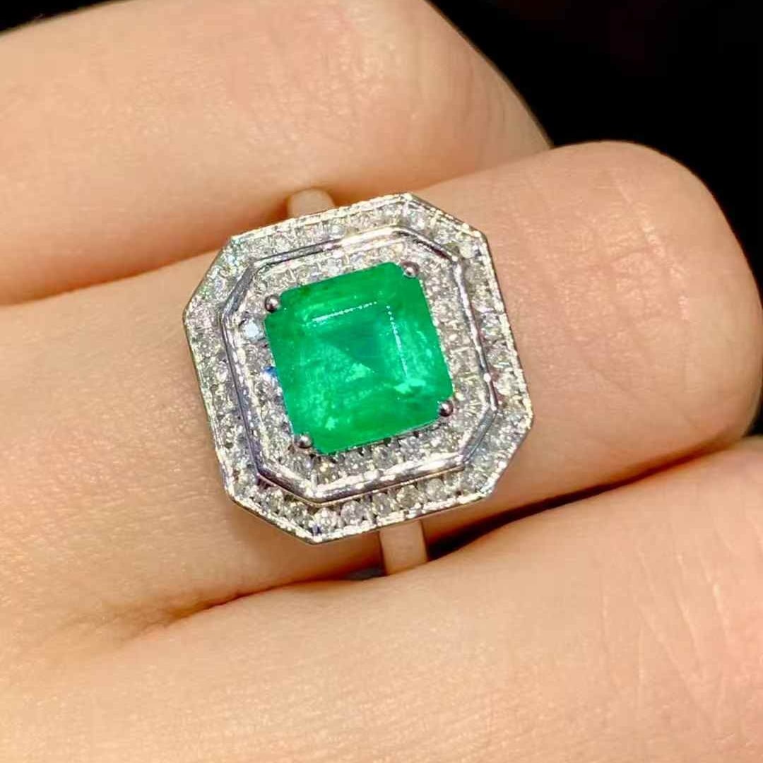 14k Gold 1.6 Ct Natural Emerald & Diamond Ring - 4