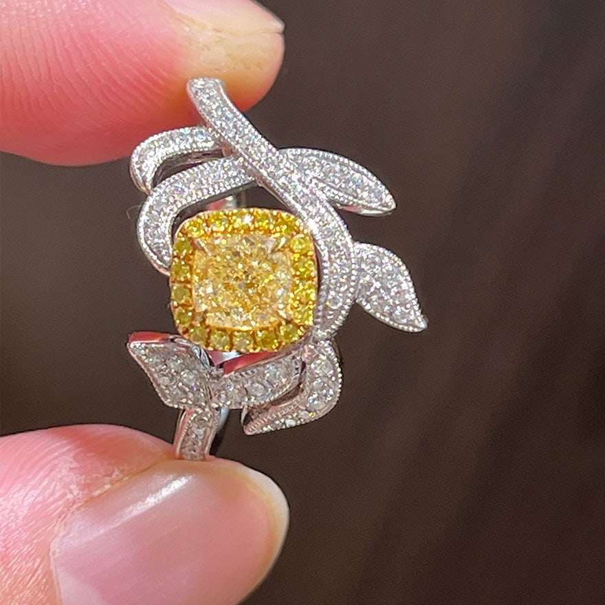 14k Gold 0.6 Ct Natural Yellow Diamond & Diamond Ring - 3