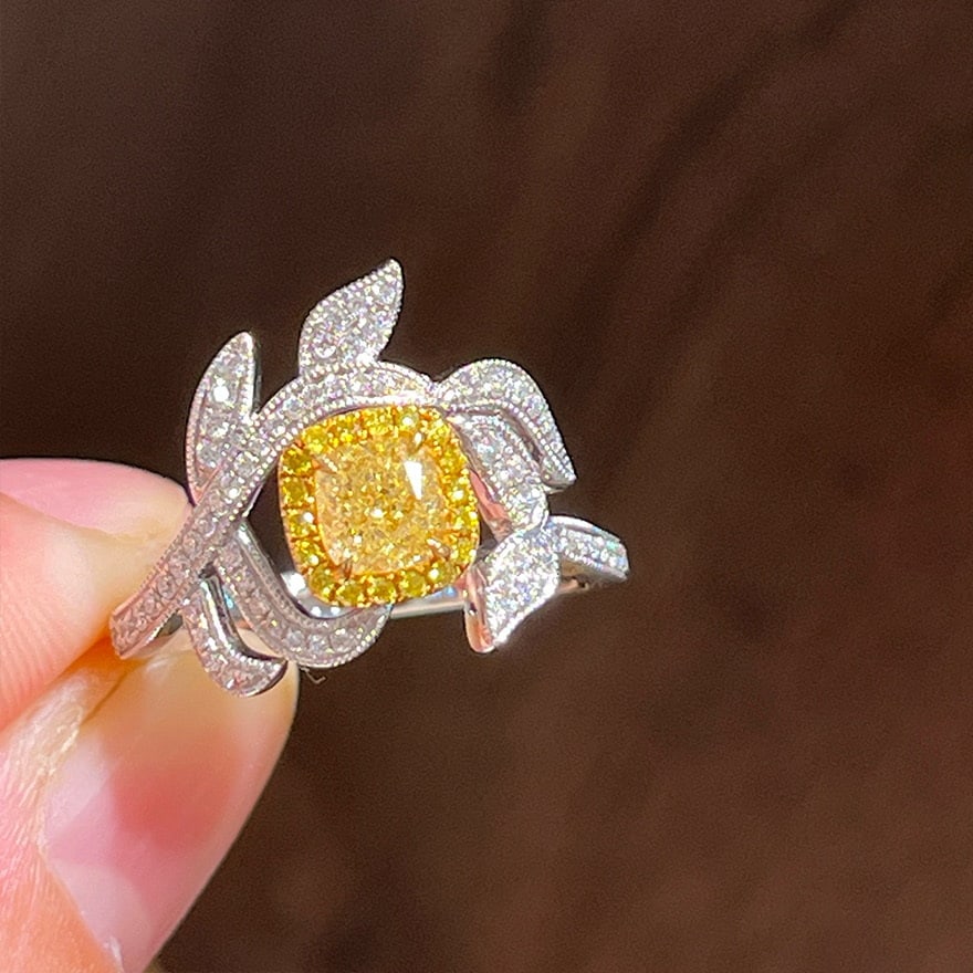 14k Gold 0.6 Ct Natural Yellow Diamond & Diamond Ring - 4