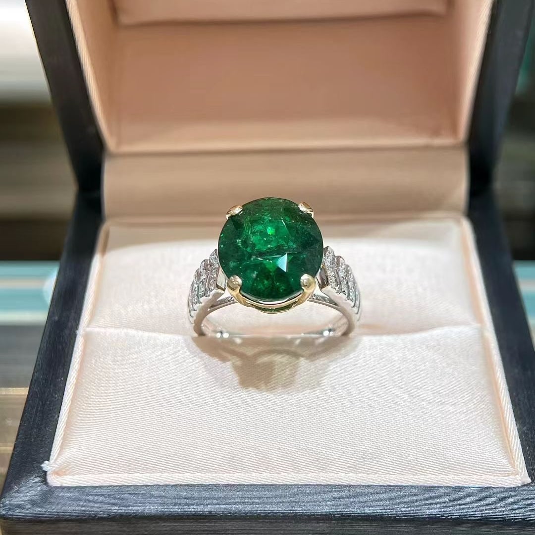 14k Gold 10.53 Ctw Vivid Green Natural Tsavorite & Diamond Ring - 2