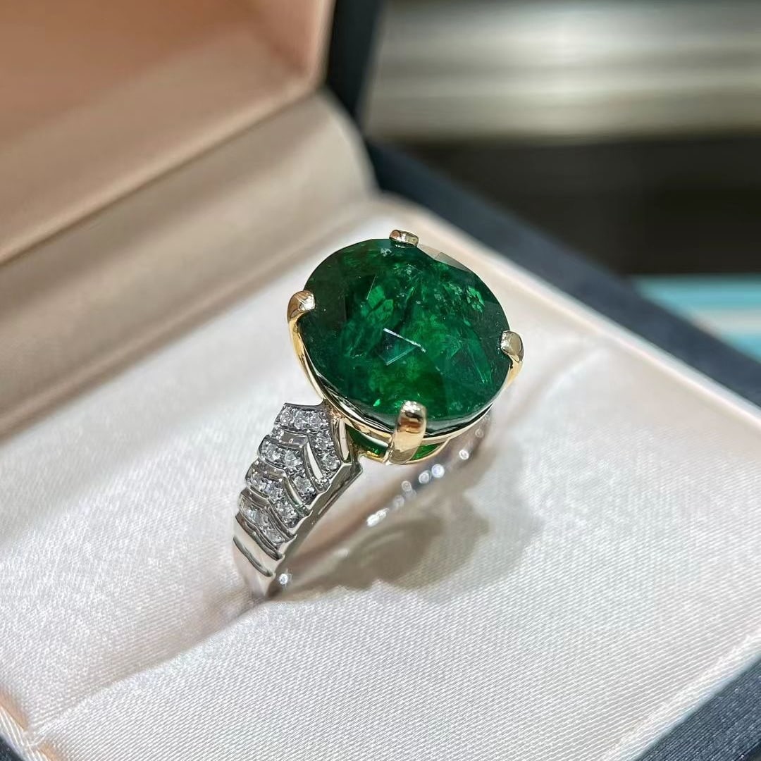 14k Gold 10.53 Ctw Vivid Green Natural Tsavorite & Diamond Ring - 8
