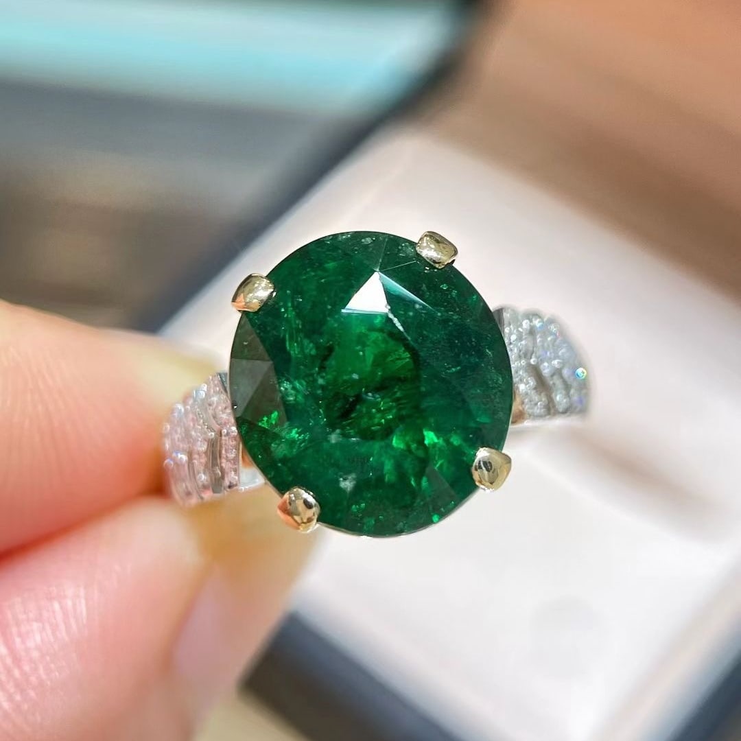 14k Gold 10.53 Ctw Vivid Green Natural Tsavorite & Diamond Ring - 9