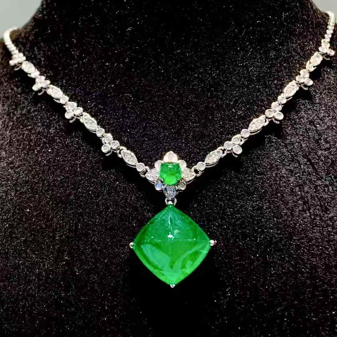 14k Gold 6.1 Ct Vivid Green Natural Emerald & Diamond Necklace: Ref:231093142 // gold content:14k gold // main gemstone:emerald // shape:sugar-loaf // carat weight:6. 1ct // color:vivid green // treatment:natural // // adjacent gemstone 2 : diamond // shape:round