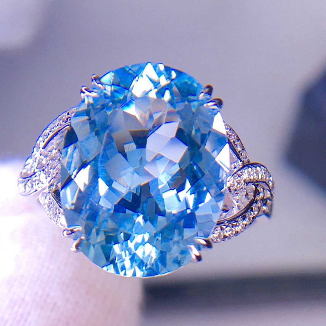 14k Gold 6.5 Ct Natural Aquamarine & Diamond Ring - 2