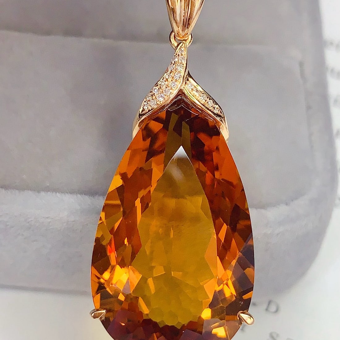 14k Gold 25.85 Ct Natural Citrine & Diamond Pendant( Without Chain ): Ref:231093178 // gold content:14k gold // main gemstone:citrine // shape:pear // carat weight:25. 85ct // color:yellow // treatment:natural // // adjacent gemstone 2 : diamond // number of stones:20