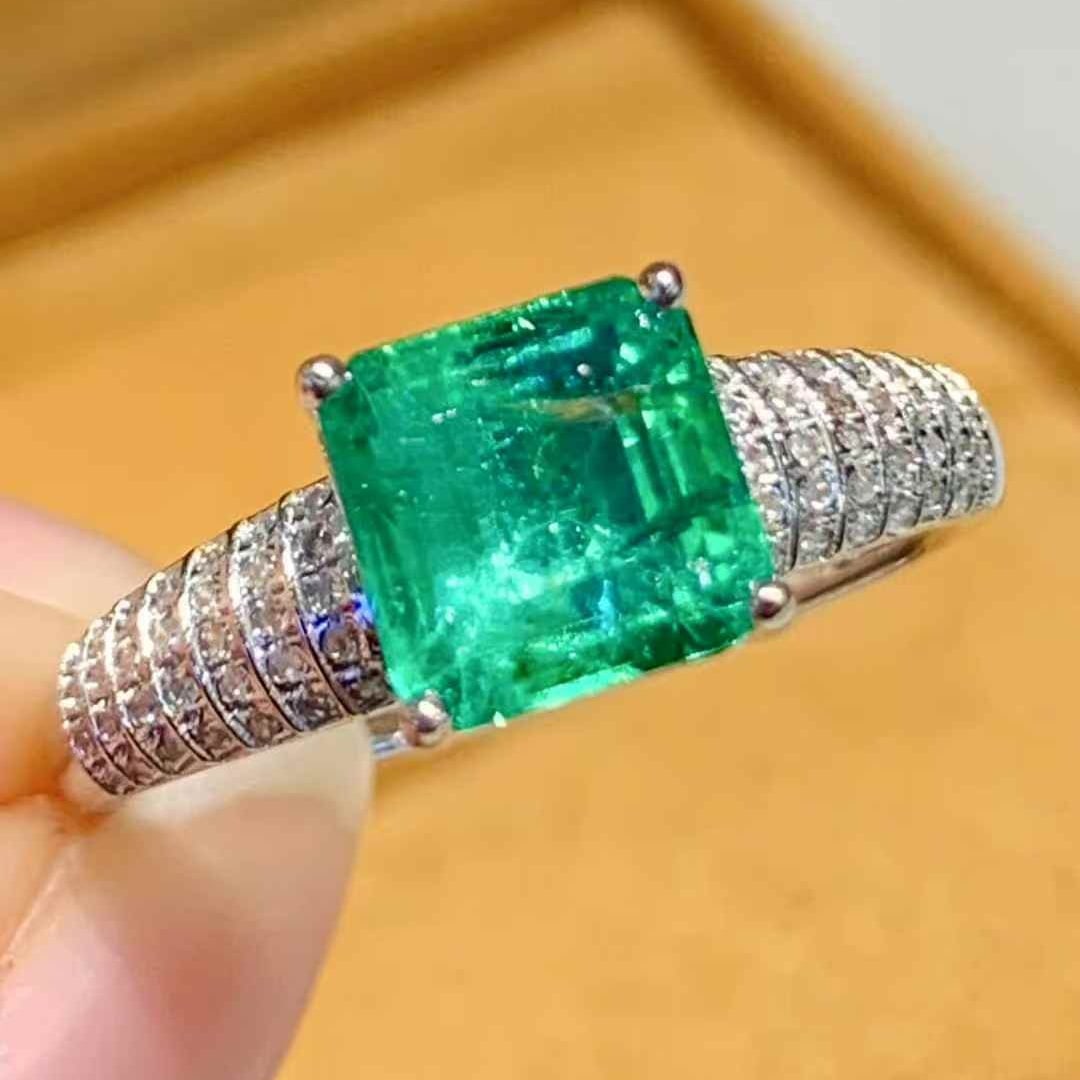 14k Gold 1.9 Ct Natural Emerald & Diamond Ring: Ref:231093188 // gold content:14k gold // ring size:7. 25us // // main gemstone:emerald // shape:octagonal // carat weight:1. 9ct // color:green // treatment:natural // // adjacent gemstone 2 : diamon