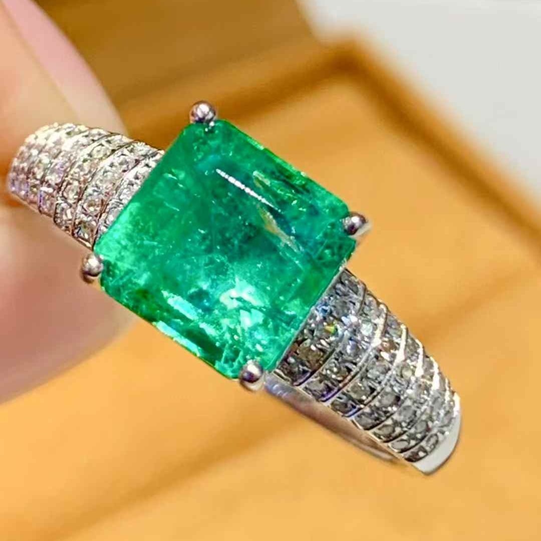 14k Gold 1.9 Ct Natural Emerald & Diamond Ring - 3