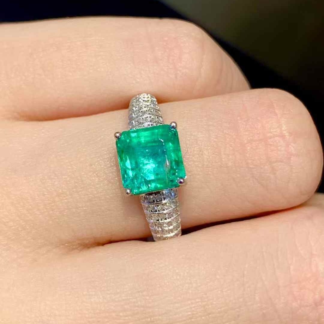 14k Gold 1.9 Ct Natural Emerald & Diamond Ring - 5