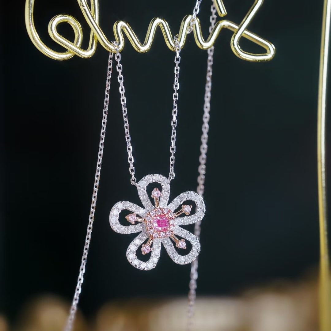 14k Gold 0.50 Ctw Natural Pink Diamond & Diamond & Flowers Necklace: Ref:231093201 // gold content:14k gold // main gemstone:pink diamond // shape:cushion // carat weight:0. 10ct // color:pink // treatment:natural // // adjacent gemstone 2 : diamond // shape:round //