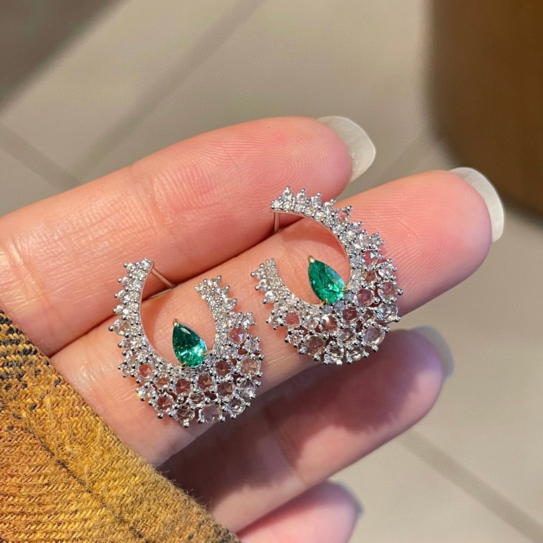 14k Gold 2.12 Ctw Natural Emerald & Sapphire Earrings - 4