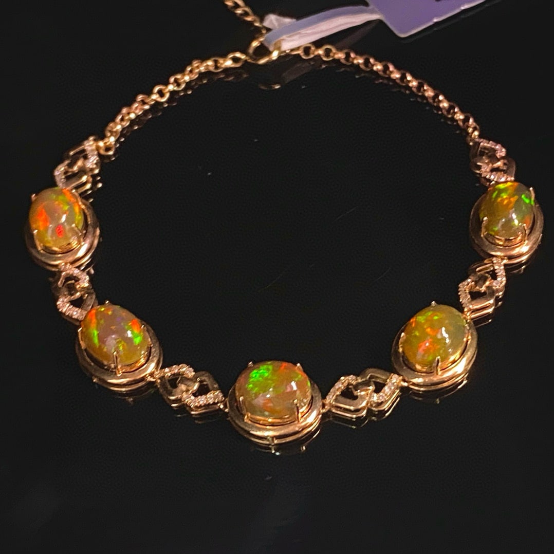 14k Gold 4.45 Ct Natural Opal & Diamond Bracelet: Ref:231093240 // gold content:14k gold // main gemstone:opal // shape:oval // carat weight:4. 45ct // color:color // treatment:natural // // adjacent gemstone 2 : diamond // number of stones:60 // sha