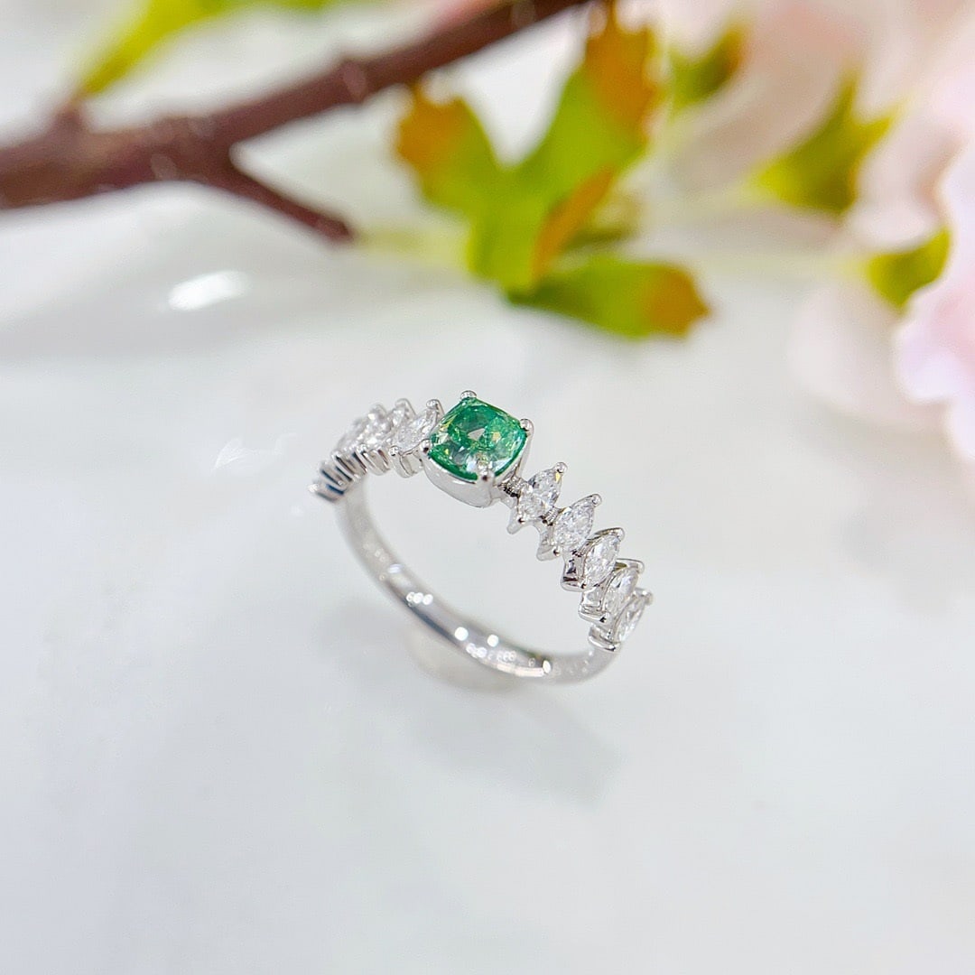 14k Gold 0.93 Ctw Natural Green Diamond & Diamond Ring - 2