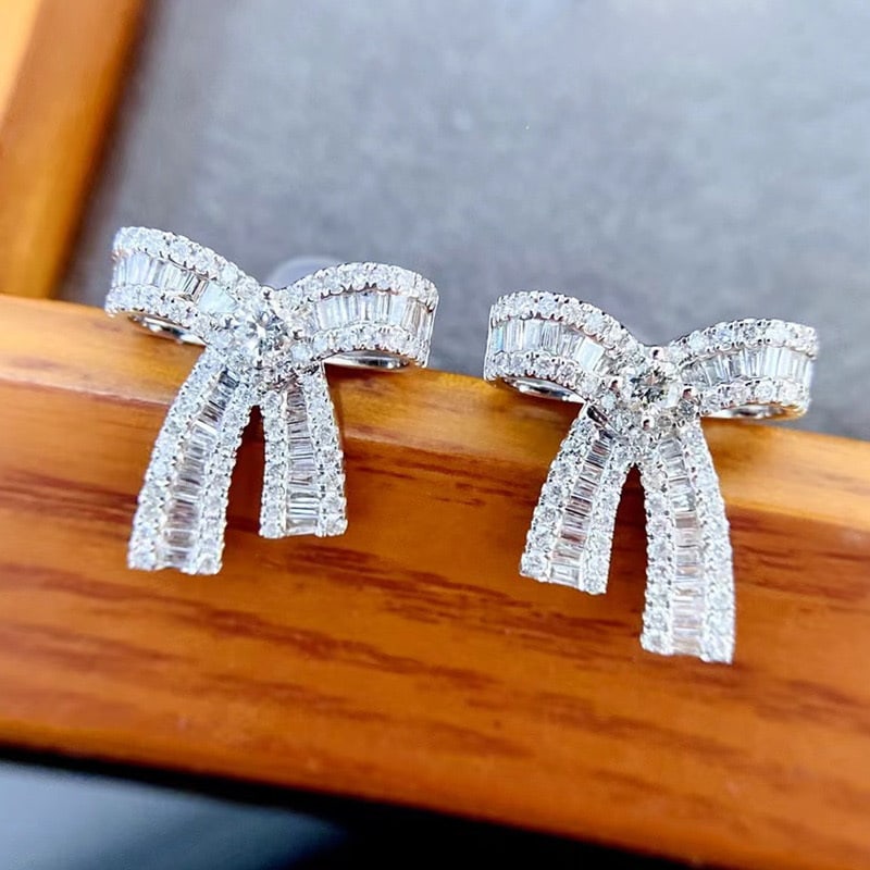 14k Gold 0.8 Ct Natural H Diamond Earrings: Ref:231094024 // gold content:14k gold // main gemstone:diamond // shape:multiple // carat weight:0. 8ct // clarity grade:vs-si // color:h // treatment:natural // Condition: New Low Estimate: 2900.00
