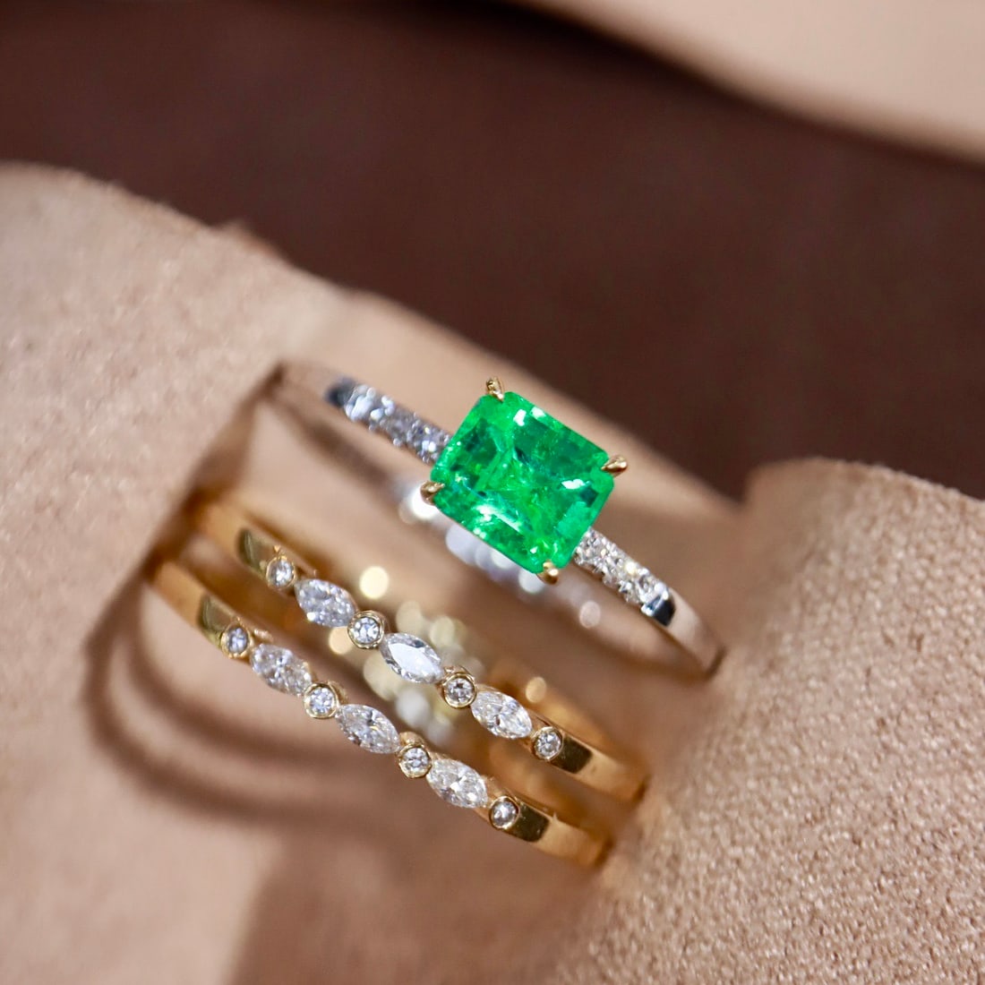 14k Gold 0.72 Ctw Vivid Green Natural Emerald & Diamond Ring - 3
